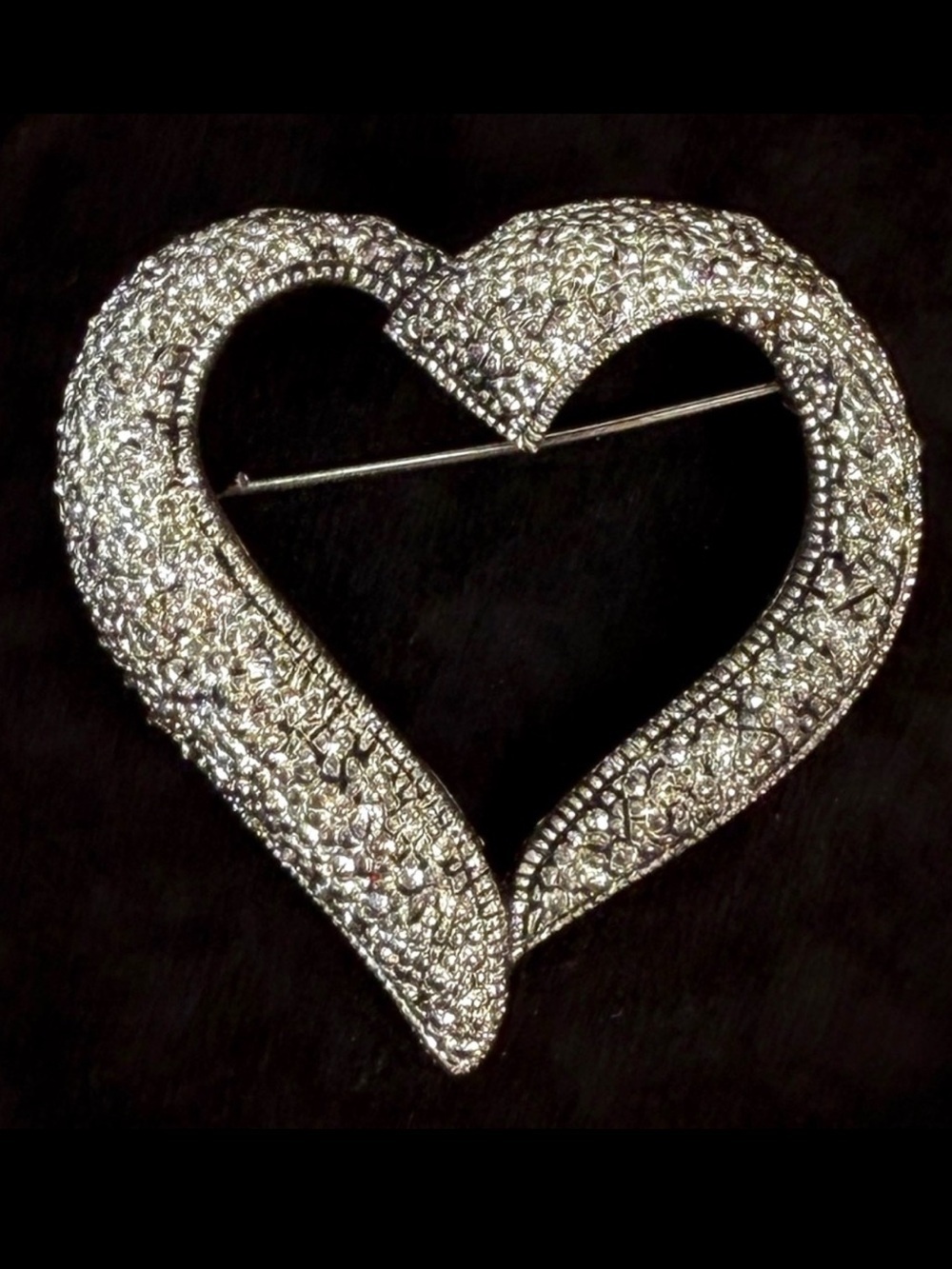 Vintage aged, Silvertone, heart, brooch, pin